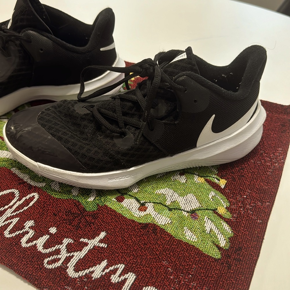Women’s volleyball shoes